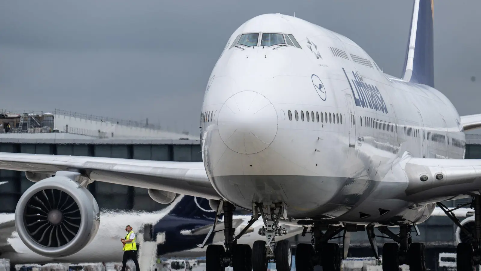 Weniger Passagiere und Fracht: Lufthansa-Streiks treffen Flughafen Frankfurt. (Archivbild) (Foto: Boris Roessler/dpa)