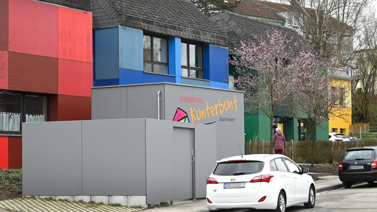 Das Kinderhaus Kunterbunt in Ansbach. Der Elternbeirat der Tagesstätte spricht sich gegen die Gebührenerhöhung aus. (Foto: Jim Albright)