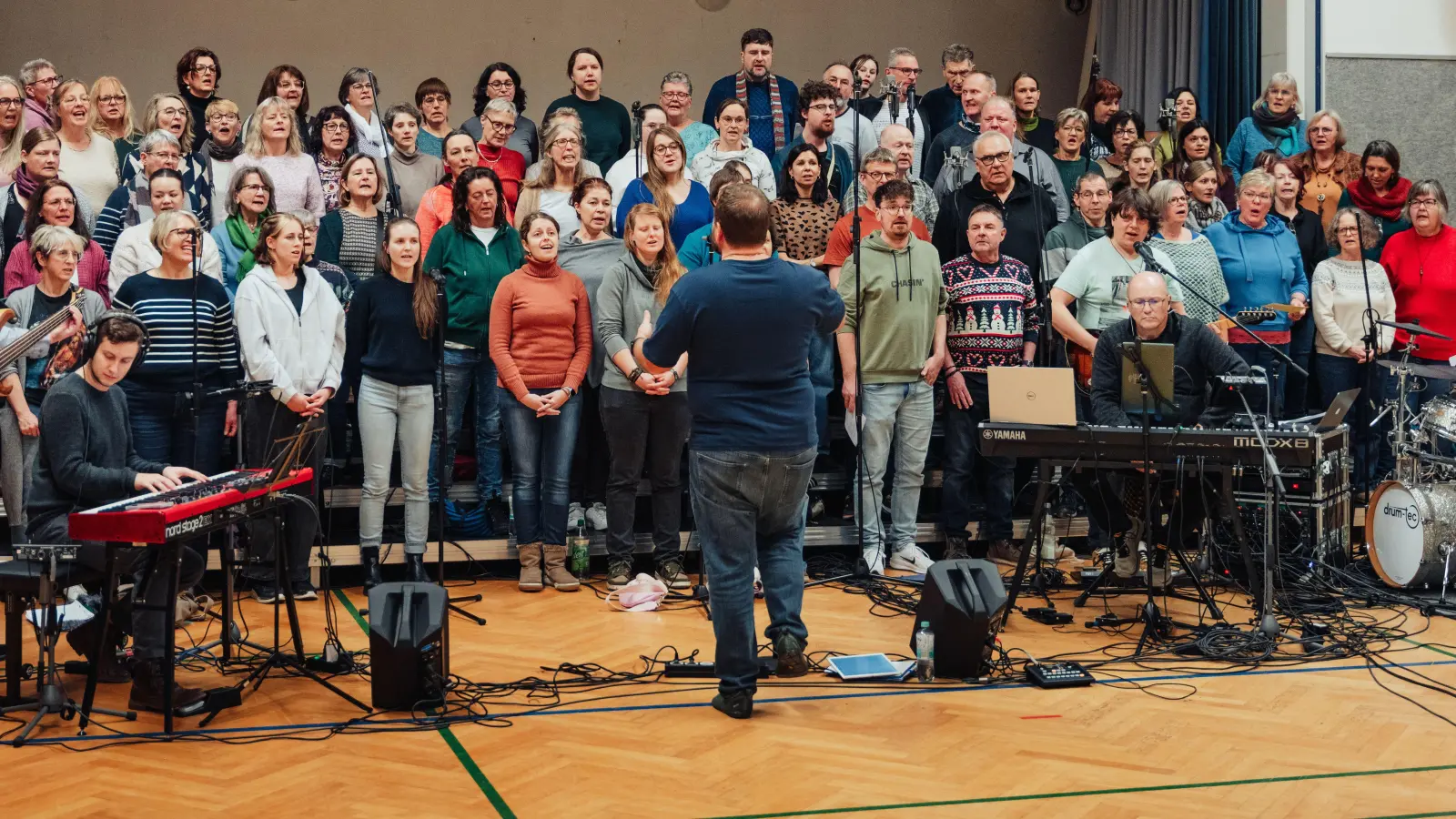Beim Pro Chor wurde wieder intensiv geprobt. Am nächsten Adventswochenende stehen zwei Auftritte an. (Foto: Lukas Gubo)