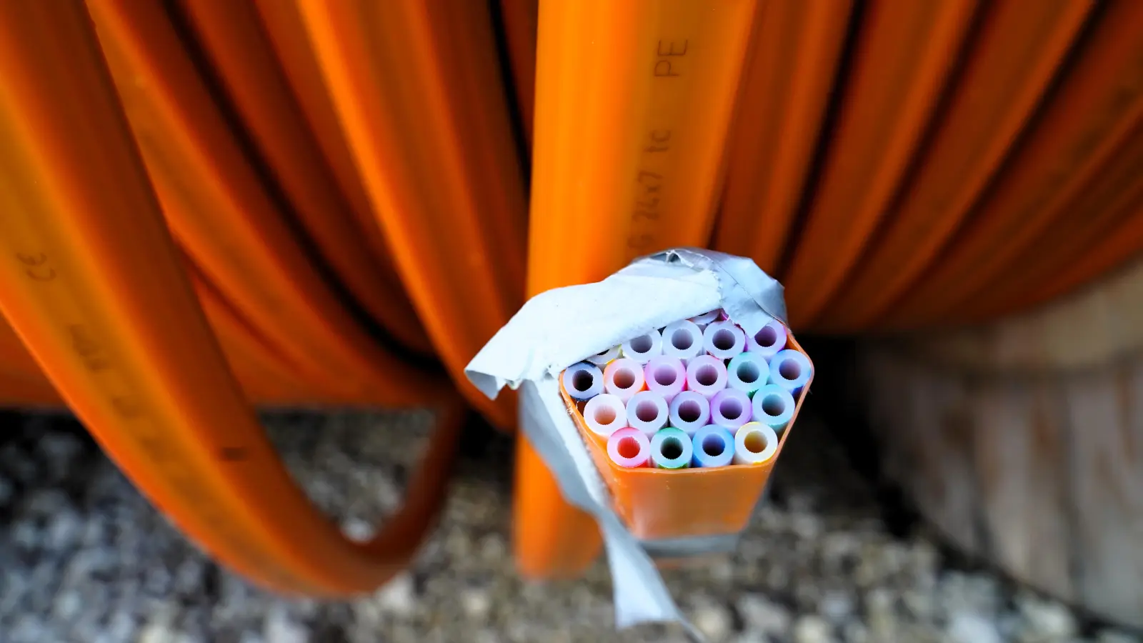 Ende Oktober soll der Glasfaser-Ausbau im Bad Windsheimer Westen starten.<br> (Symbolbild: Simone Hedler)