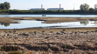 Das Kernkraftwerk MVM Paks, das aufgrund extrem niedriger Wasserstände an der Donau komplett abgeschaltet werden musste. (Foto: Daniel Kiss/MTI/AP/dpa)