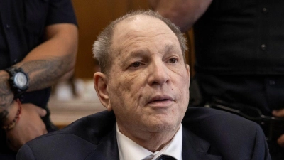 Ex-Filmmogul Harvey Weinstein bei einem Prozess in New York im Mai 2025. (Foto: Yuki Iwamura/AP/dpa)