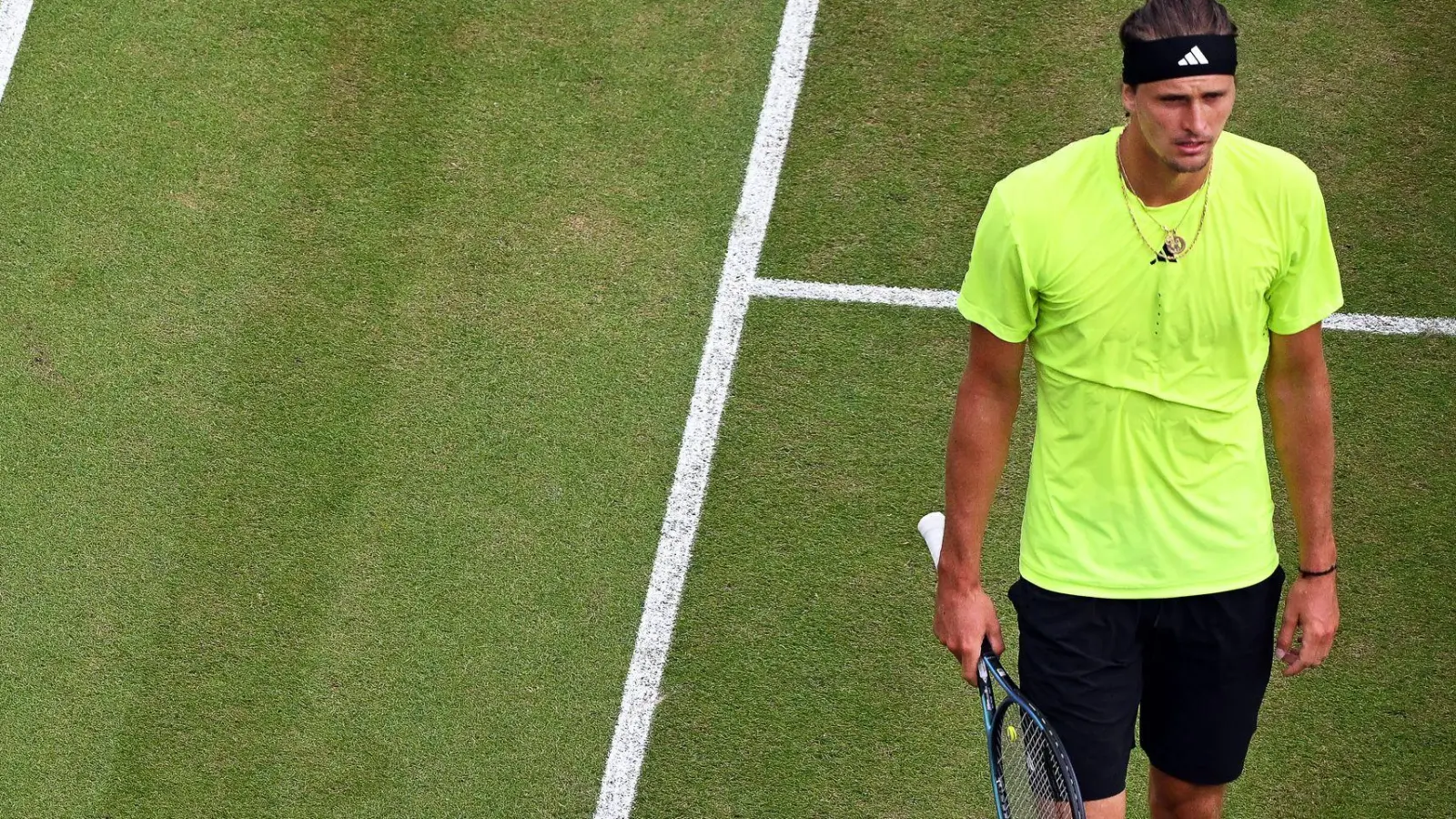 Alexander Zverev verlor den ersten Satz gegen Taylor Fritz nach einem schwächeren Aufschlagspiel. (Foto: Marijan Murat/dpa)