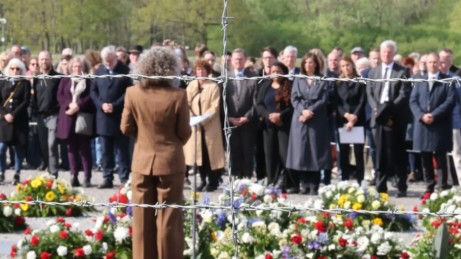 Gedenkfeier auf dem ehemaligen Appellplatz anlässlich des 79. Jahrestag der Befreiung des Konzentrationslagers Buchenwald. (Foto: Bodo Schackow/dpa)