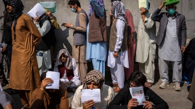 Laut UN leben in Iran mindestens 3,5 Millionen Afghanen (Archivbild). (Foto: Bernat Armangue/AP/dpa)