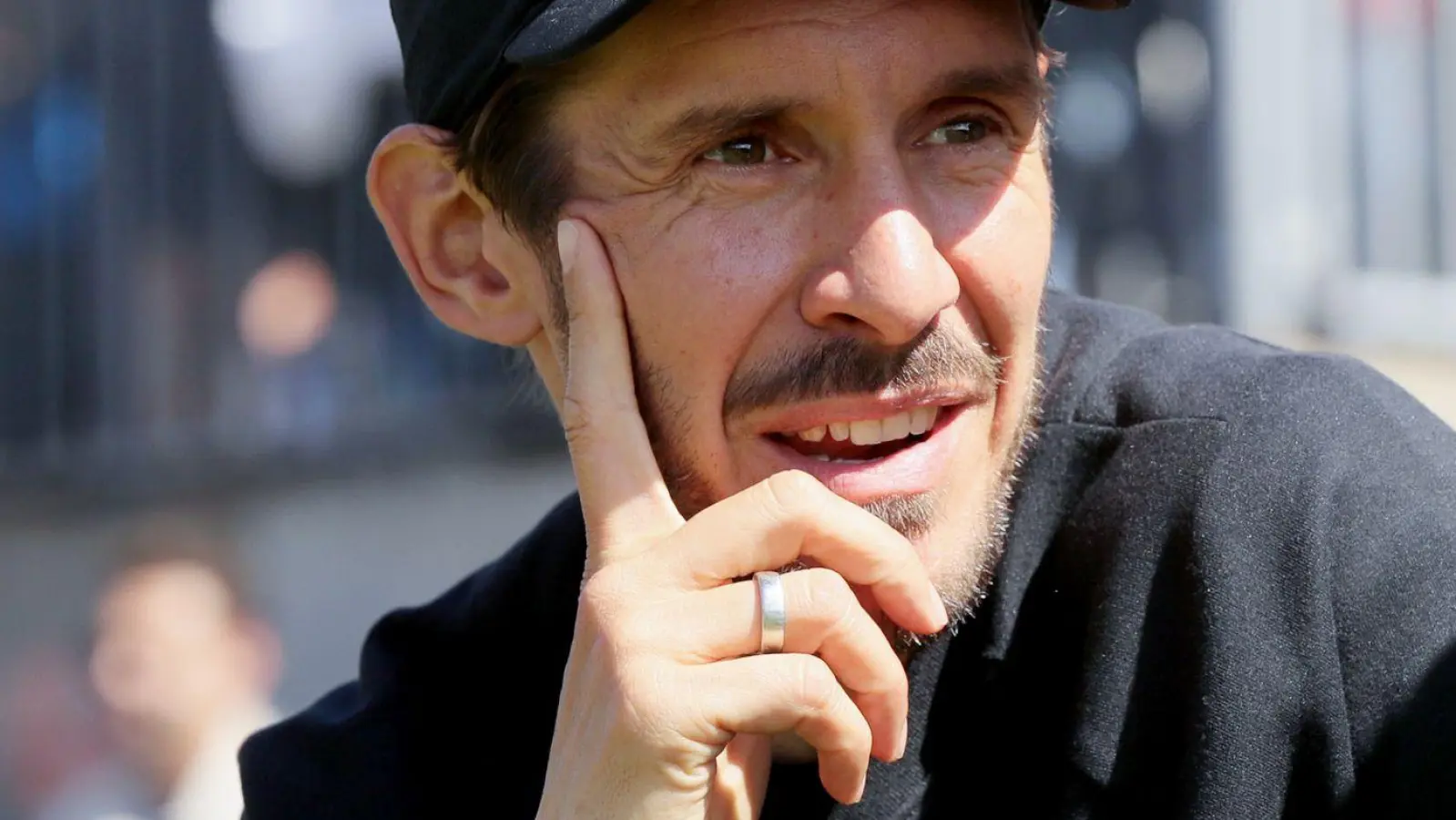 Julian Schuster geht in seine zweite Bundesliga-Saison als Freiburger Cheftrainer. (Foto: Claus Bergmann/dpa)