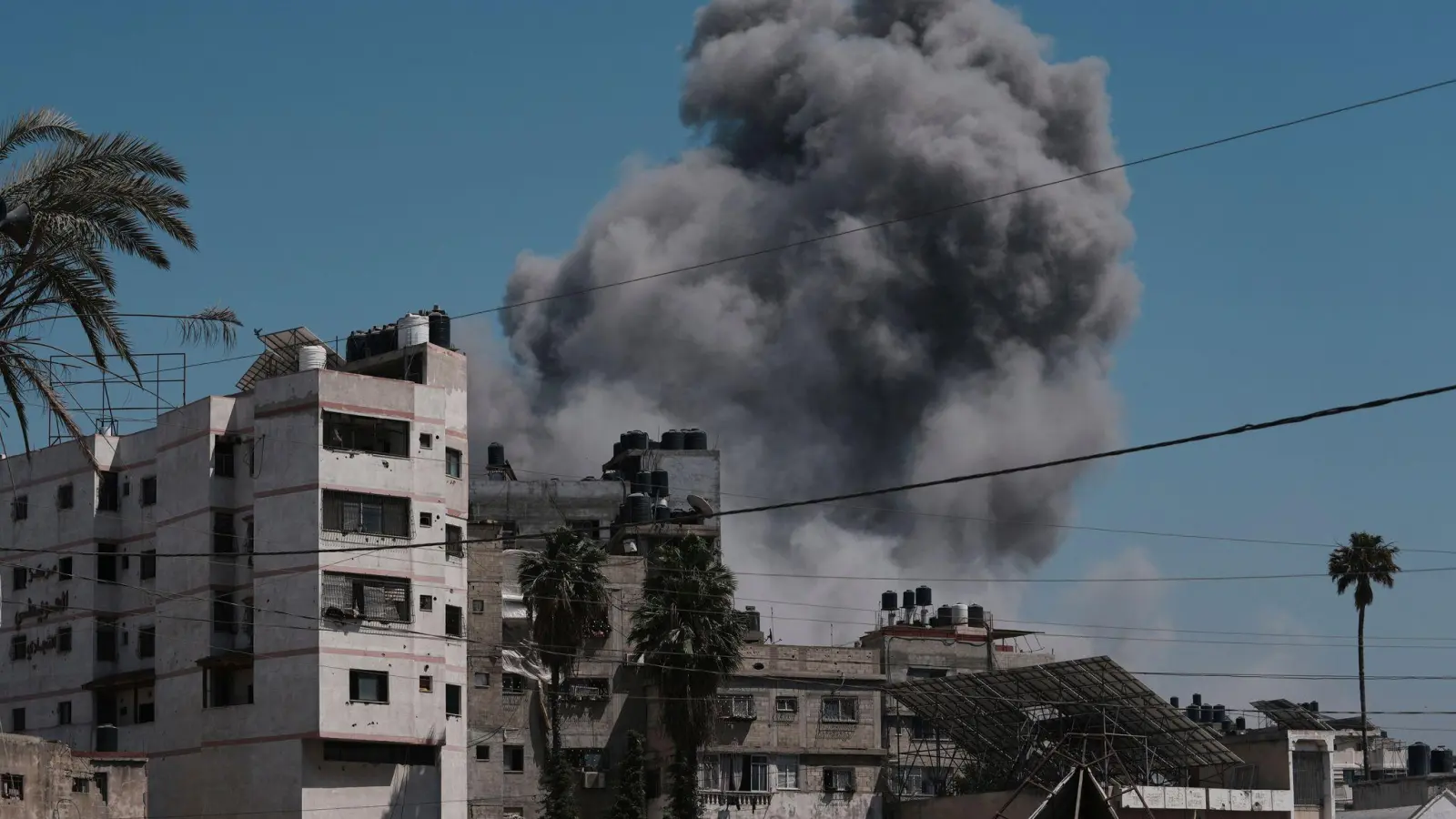 Im Gaza-Krieg stimmt die Hamas dem Waffenruhe-Plan eines US-Vermittlers in einem wichtigen Punkt zu - an anderen Stellen macht sie Bedingungen. (Foto: Jehad Alshrafi/AP/dpa)