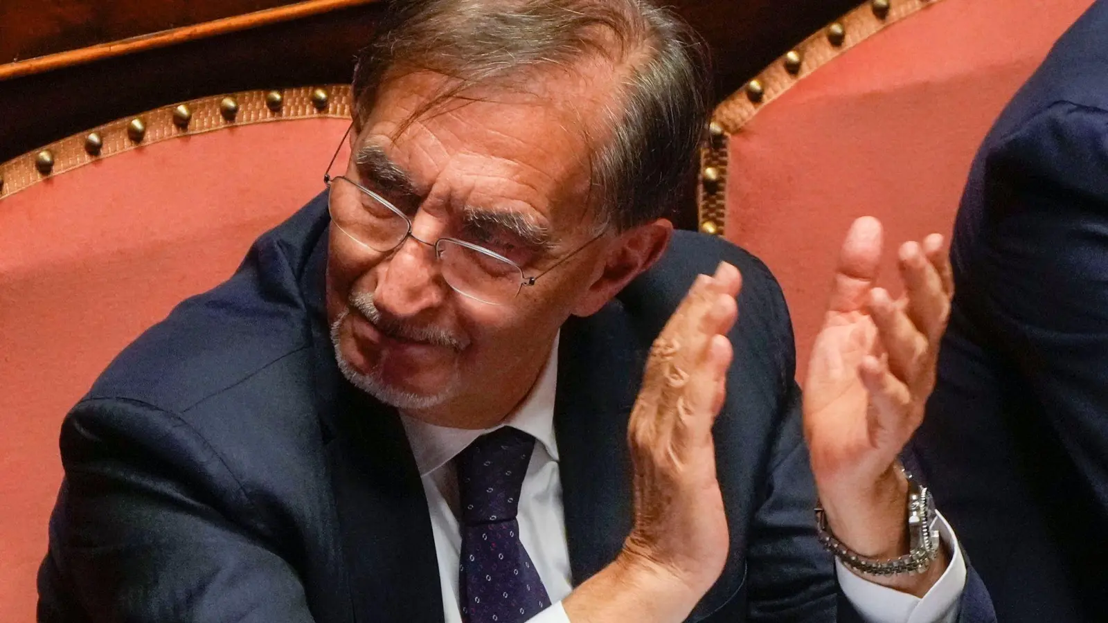 Ignazio La Russa ist bei der konstituierenden Sitzung des neuen italienischen Parlaments zum Vorsitzenden des Senats gewählt worden. (Foto: Gregorio Borgia/AP/dpa)