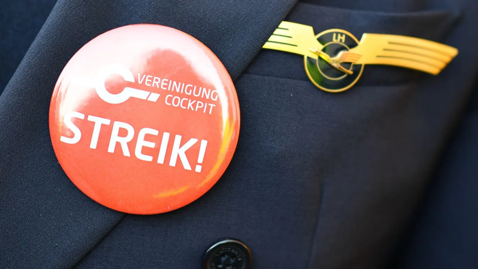 Die Pilotinnen und Piloten der deutschen Lufthansa-Gruppe sind zu umfassenden Arbeitskampfmaßnahmen aufgerufen. (Archivbild) (Foto: Uwe Anspach/dpa)
