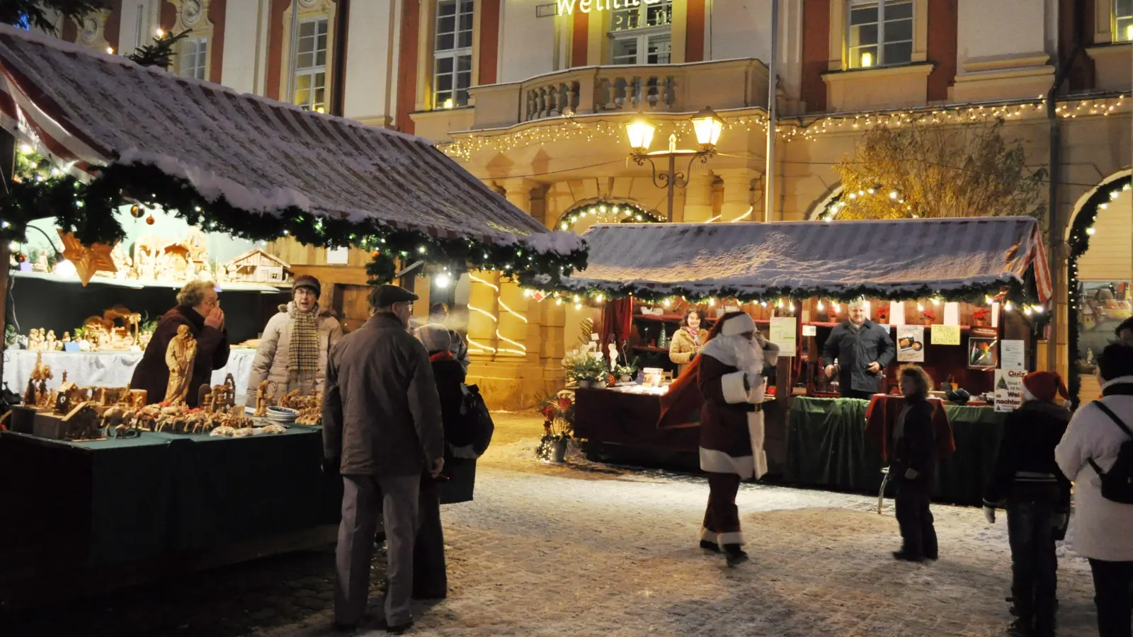 Der Reichsstädtische Weihnachtsmarkt findet in Bad Windsheim immer am Marktplatz statt. (Archivbild: Hans-Bernd Glanz)