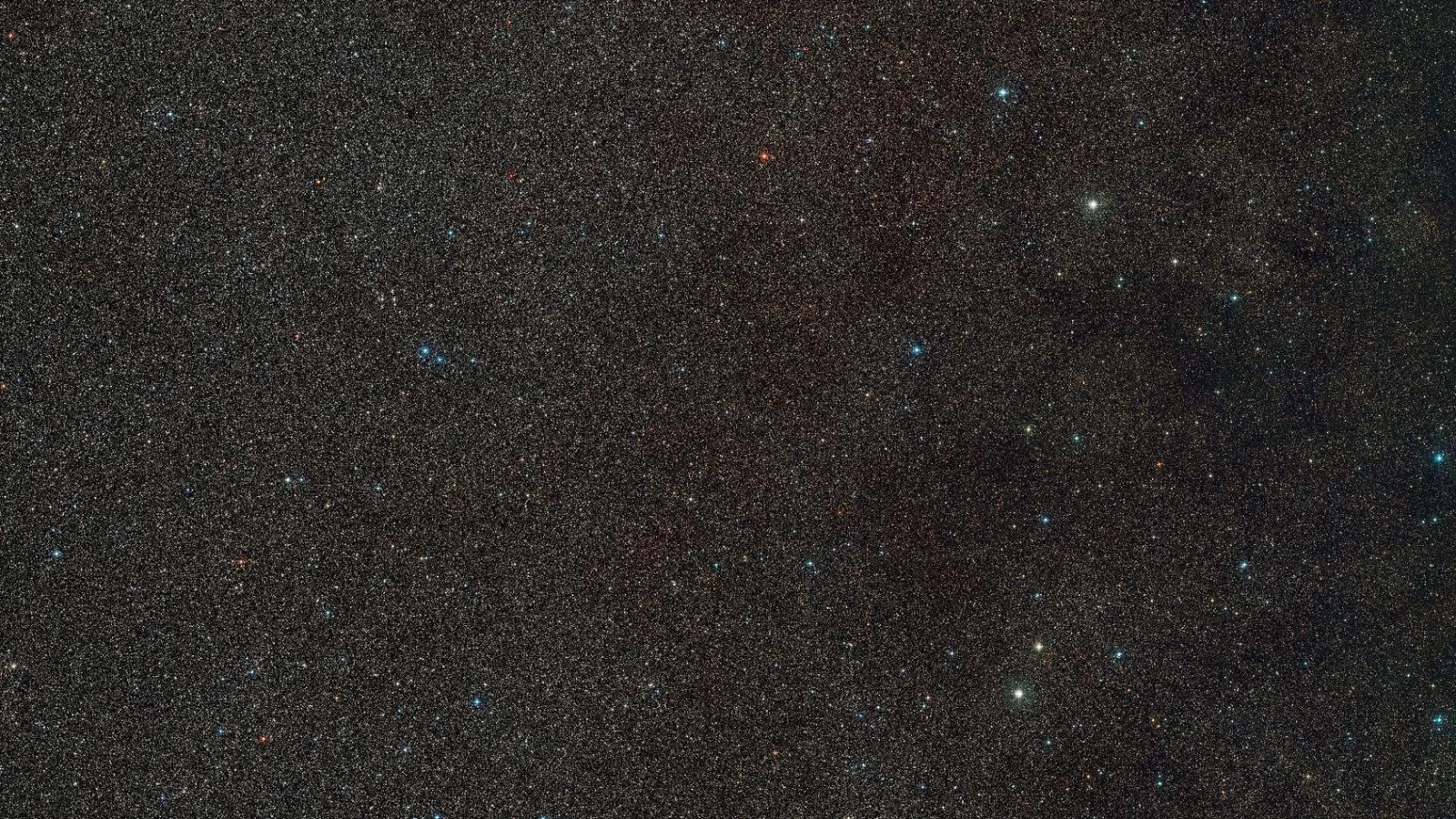 Das Handout zeigt einen Weitwinkelausschnitt der Umgebung von „Gaia BH3“, dem massereichsten stellaren schwarzen Loch in unserer Galaxie. Das schwarze Loch selbst ist hier nicht sichtbar, aber der Stern, der es umkreist, befindet sich in der Mitte des Bildes. (Foto: D. De Martin./ESO/Digitized Sky Survey 2./dpa)