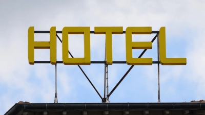 Anfrage ist nicht gleich Angebot: Hotels müssen zwischen unverbindlichen Kapazitätsanfragen und rechtlich bindenden Buchungsangeboten unterscheiden. (Foto: Robert Michael/dpa)