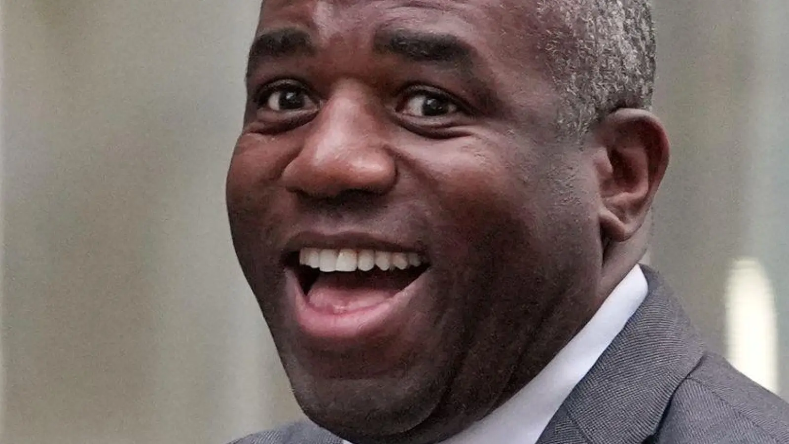  David Lammy spricht in einem Interview über die Regierungskrise. (Archivbild) (Foto: Kin Cheung/AP/dpa)