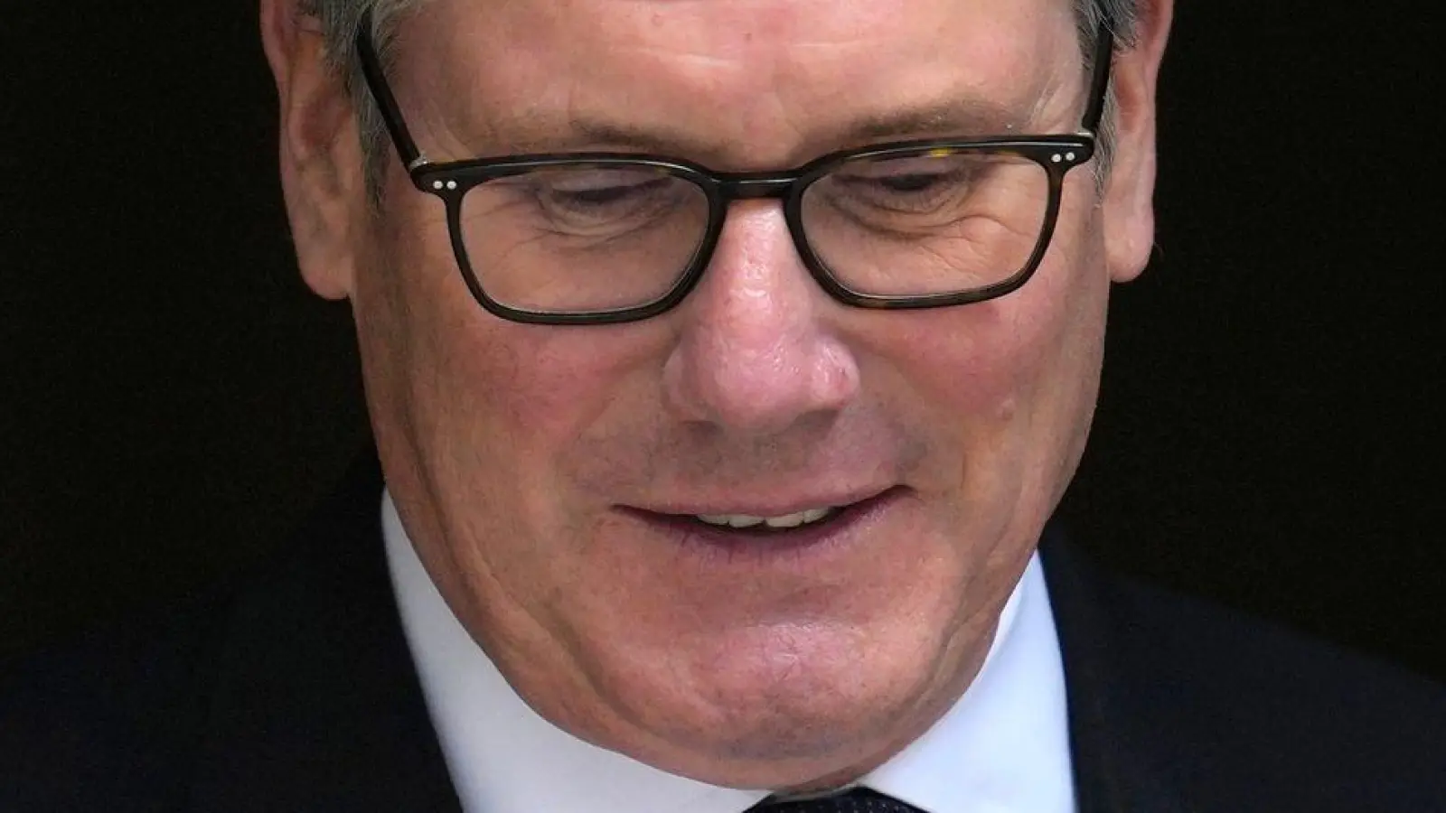 Tief in der Krise: Der britische Premierminister Keir Starmer. (Archivbild) (Foto: Kin Cheung/AP/dpa)