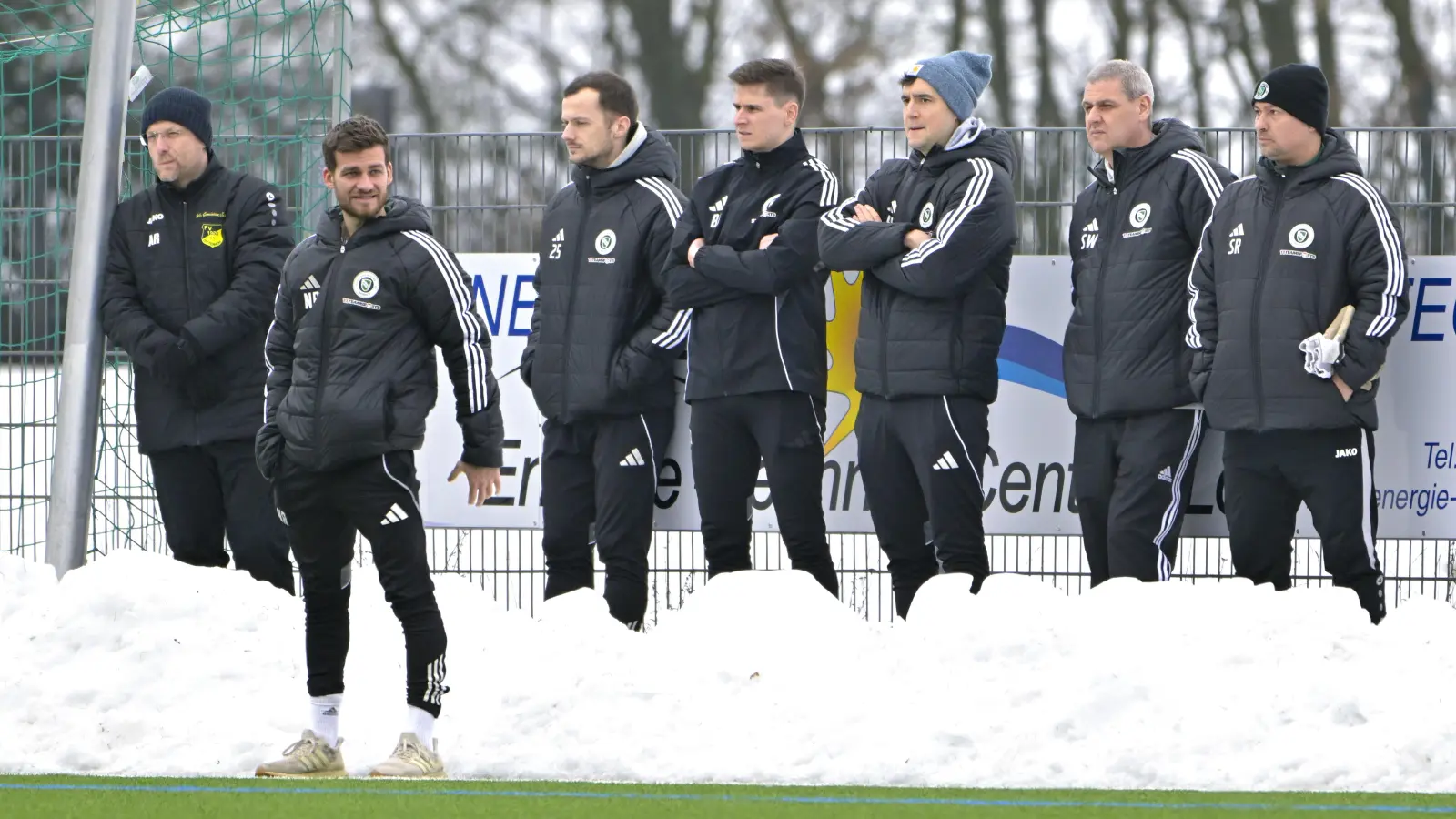 „Wir haben das Beste daraus gemacht”: Das sagt Trainer Niklas Reutelhuber (2. von links) über die Wintervorbereitung.  (Foto: Martin Rügner)