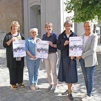 Freuen sich auf das Konzert: Die leitende Koordinatorin Annette Lederer-Heer, die Vize-Vorsitzende Rita Göring und die Vorsitzende des Hospizvereins Ansbach, Ulrike Schreiber, mit Nadja Wilhelm und Petra Weinkauf von der Stadt Ansbach (von links). (Foto: Anne Ziegler)