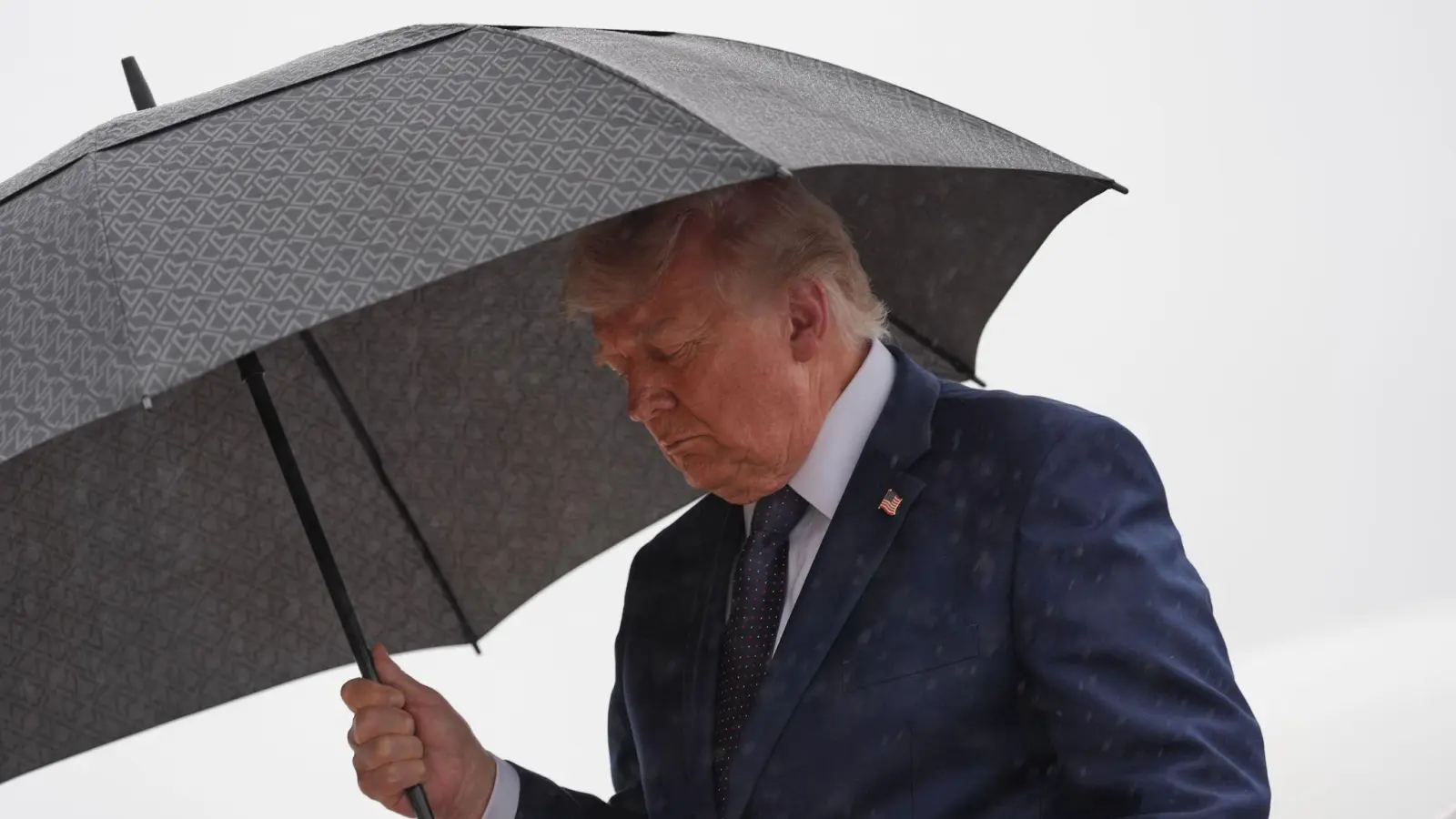 Trump äußert sich zu einem möglichen Rahmenabkommen mit dem Iran. (Foto: Alex Brandon/AP/dpa)