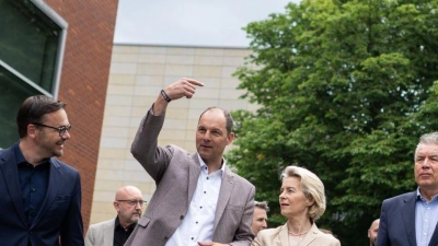 EU-Kommissionspräsidentin und Spitzenkandidatin der CDU für die Europawahl, Ursula von der Leyen, bei einem Besuch des Hasso-Plattner-Instituts (HPI) in Potsdam. (Foto: Sebastian Gollnow/dpa)