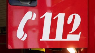 Ein Badezimmerbrand in Unterschwaningen im Landkreis Ansbach endete mit einem Gesamtschaden von zirka 80.000 Euro.  (Symbolbild: Niklas Treppner/dpa)