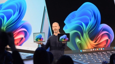 Betriebssysteme wie Windows integrieren zunehmend KI-Funktionen. Rechner, die im Sinne von Microsoft auf KI-Produktivität ausgelegt sind, dürfen etwa das Copilot+-Label tragen. (Foto: Andrej Sokolow/dpa/dpa-tmn)