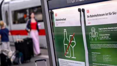 Die Bahn verbietet Alkoholkonsum an ihren Bahnhöfen - ab Mitte Oktober gilt das bundesweit. (Foto: Sven Hoppe/dpa)