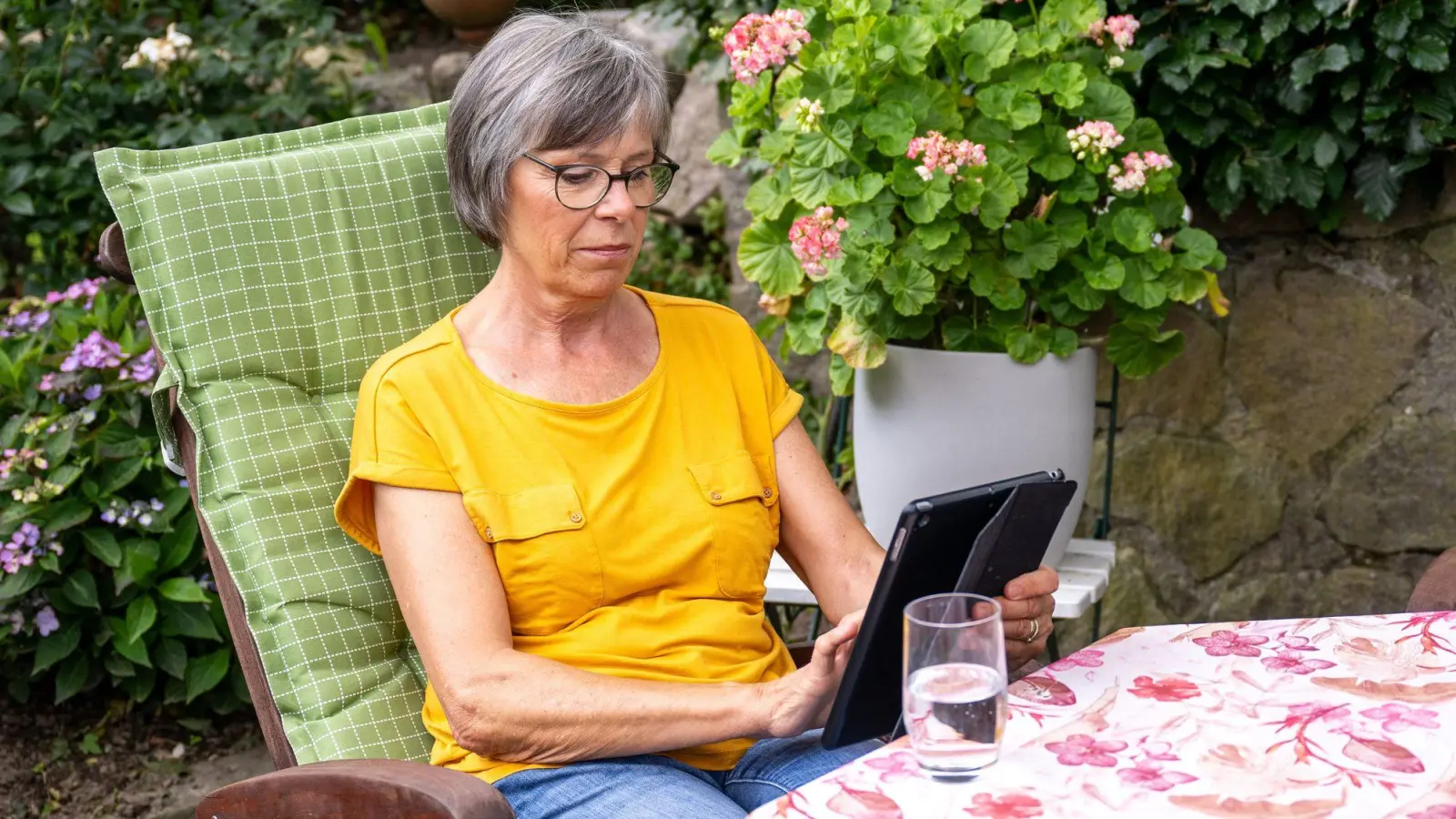 Die Abgabe einer Steuererklärung kann sich positiv auf den Grundrentenzuschlag auswirken. (Foto: Benjamin Nolte/dpa-tmn)
