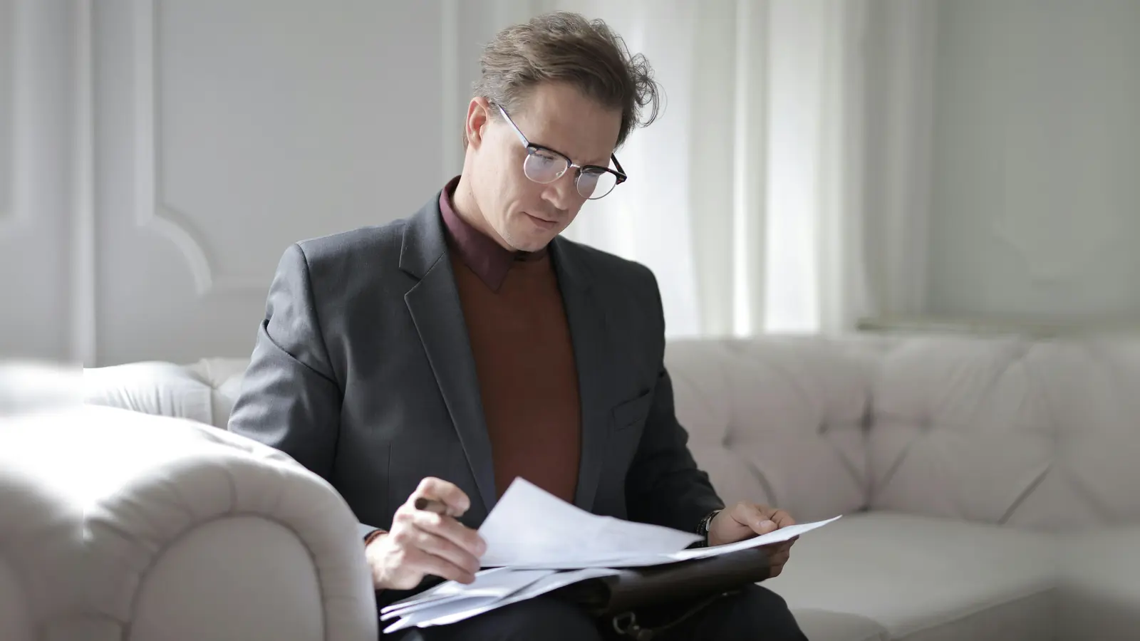 Es ist sinnvoll, sich in allen Phasen der Schadensregulierung durch einen Anwalt beraten zu lassen. (Foto: Pexels)