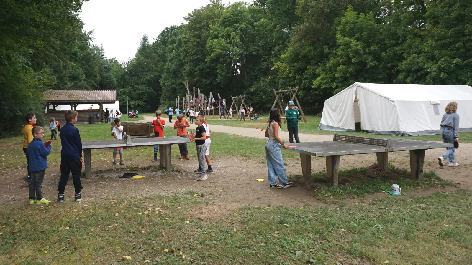 Seit vielen Jahren veranstaltet der Stadtjugendring selbst am Zeilberg die Kinderzeltstadt (die Aufnahme stammt aus dem Jahr 2024). Nun soll das vielfältige ehrenamtliche Engagement junger Leute in der Stadt gewürdigt werden. (Archivbild: Andrea Walke)