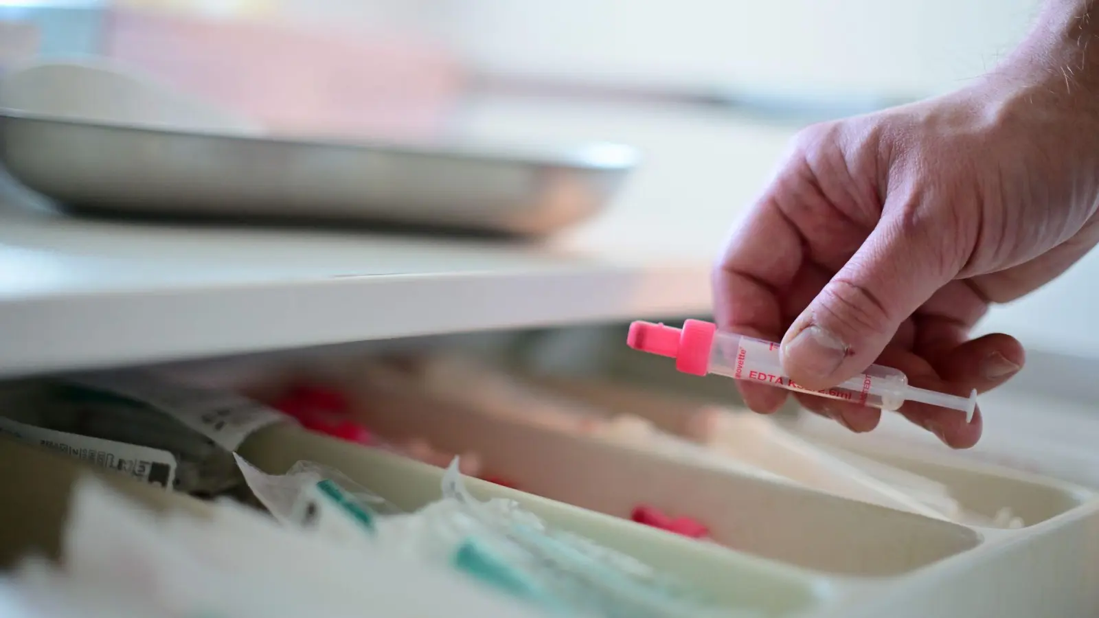 Bayerns Gesundheitsministerin Judith Gerlach (CSU) verweist auf die HIV-Testwochen, die die Testbereitschaft der Bürgerinnen und Bürger erhöhen sollen. (Symbolbild) (Foto: Sebastian Gollnow/dpa)
