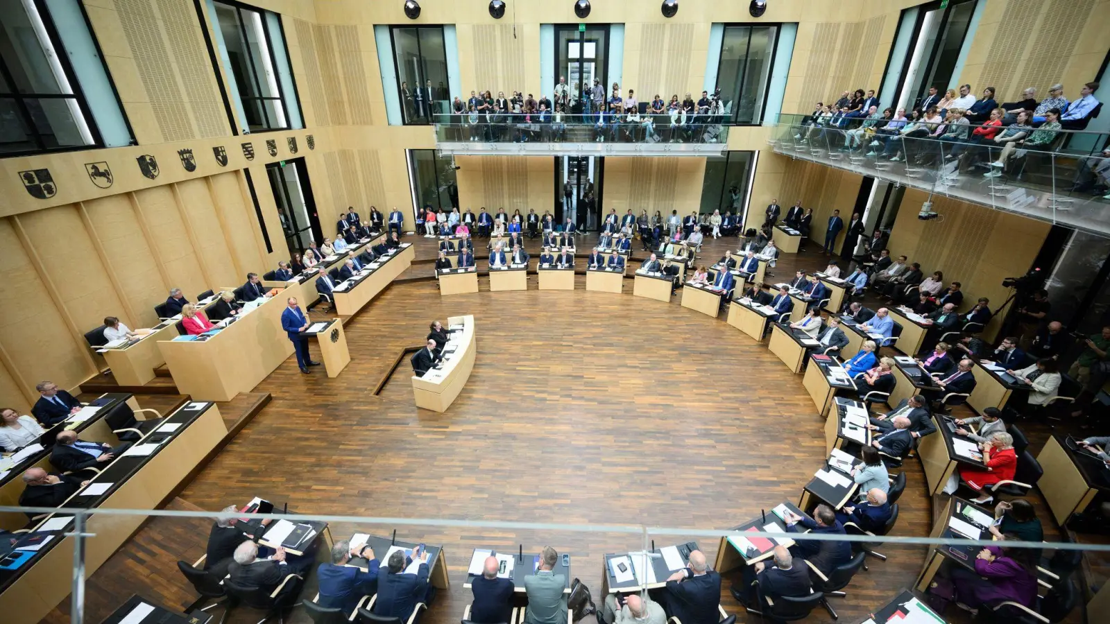 Nach dem Bundestag hat auch der Bundesrat grünes Licht für milliardenschwere Steuerentlastungen für Unternehmen gegeben.  (Foto: Bernd von Jutrczenka/dpa)