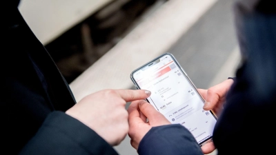 Geht das nicht günstiger? Es kann sich lohnen, nicht die erstbeste Verbindung zu buchen. (Foto: Zacharie Scheurer/dpa-tmn)