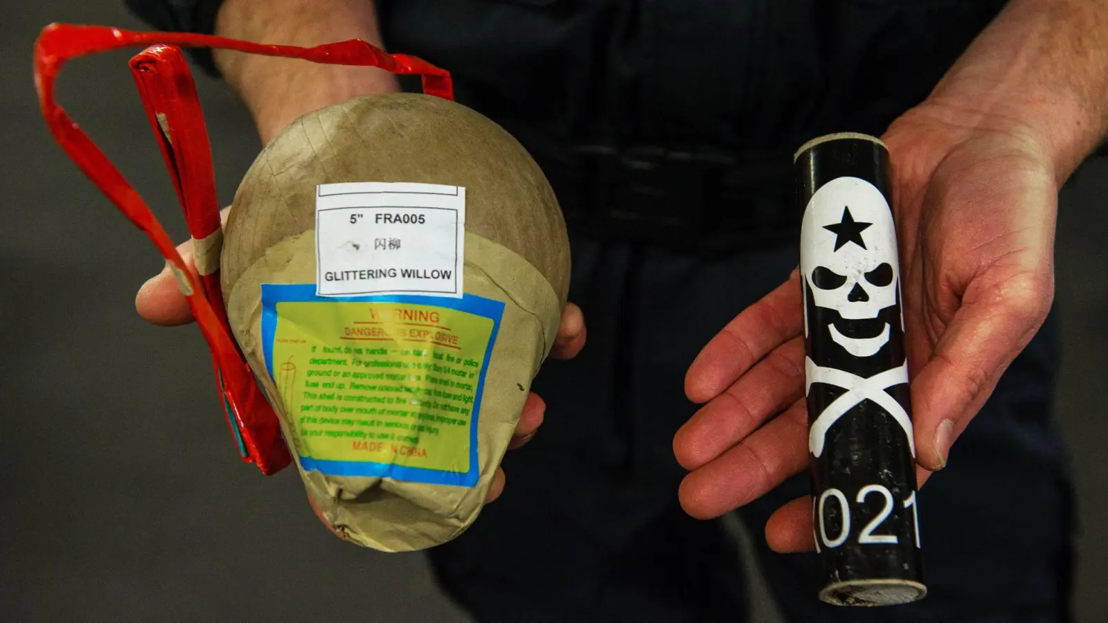 Beamte der Bundespolizei haben in diesem Jahr 17 Prozent weniger illegales Feuerwerk an den Grenzen beschlagnahmt. (Symbolbild) (Foto: Andreas Arnold/dpa)