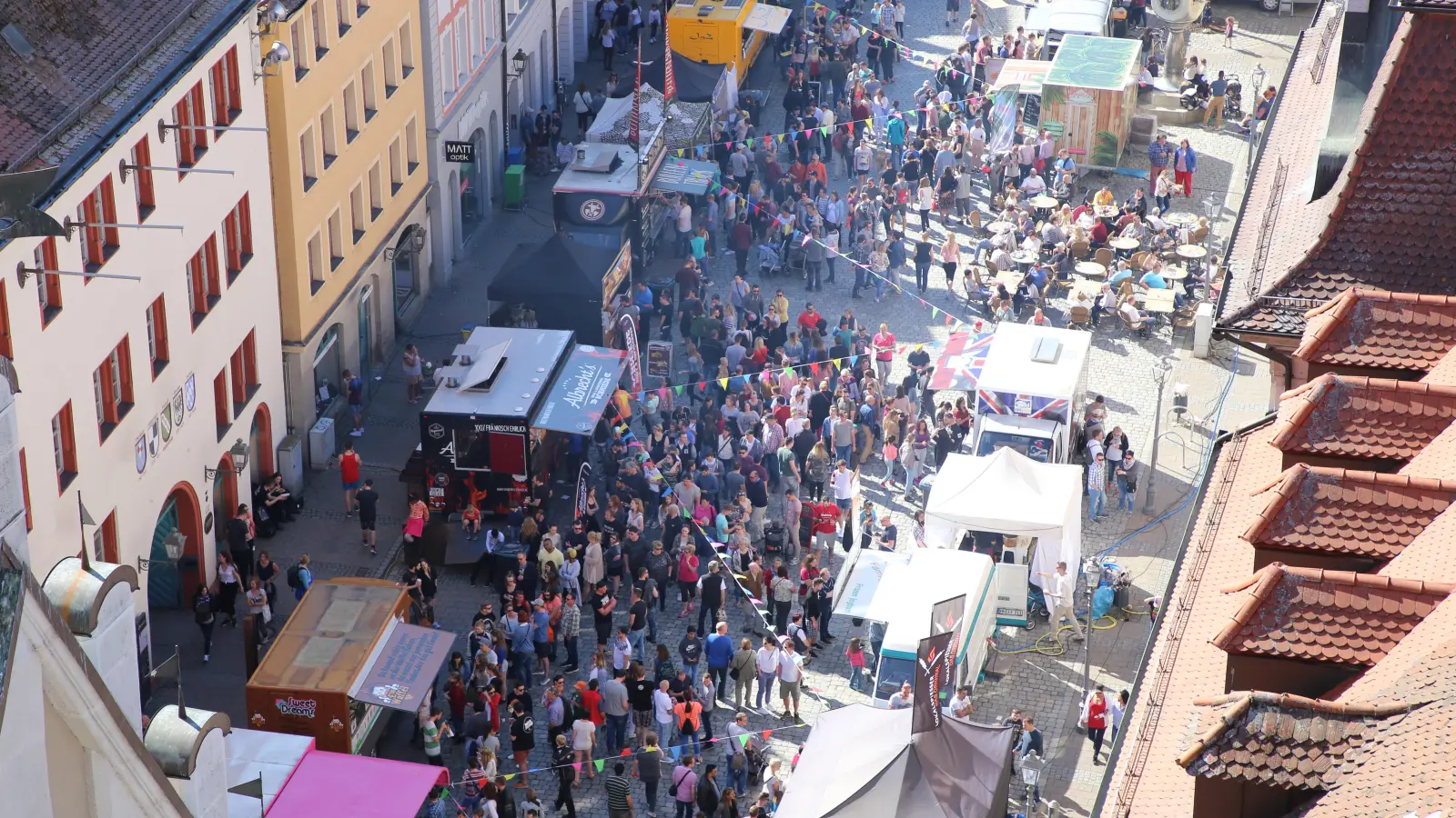 Wie im Jahr 2018 auf dem Martin-Luther-Platz wird es bei der Ansbacher Mess einen Foodtruck-Markt geben, dann allerdings auf der Reitbahn. (Foto: Alexander Biernoth)