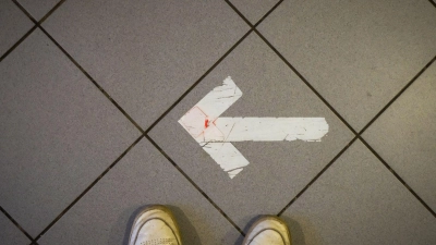 Wer falsch eingruppiert wurde, sollte sich erst einmal an den Betriebsrat wenden. (Foto: Sebastian Willnow/dpa/dpa-tmn)