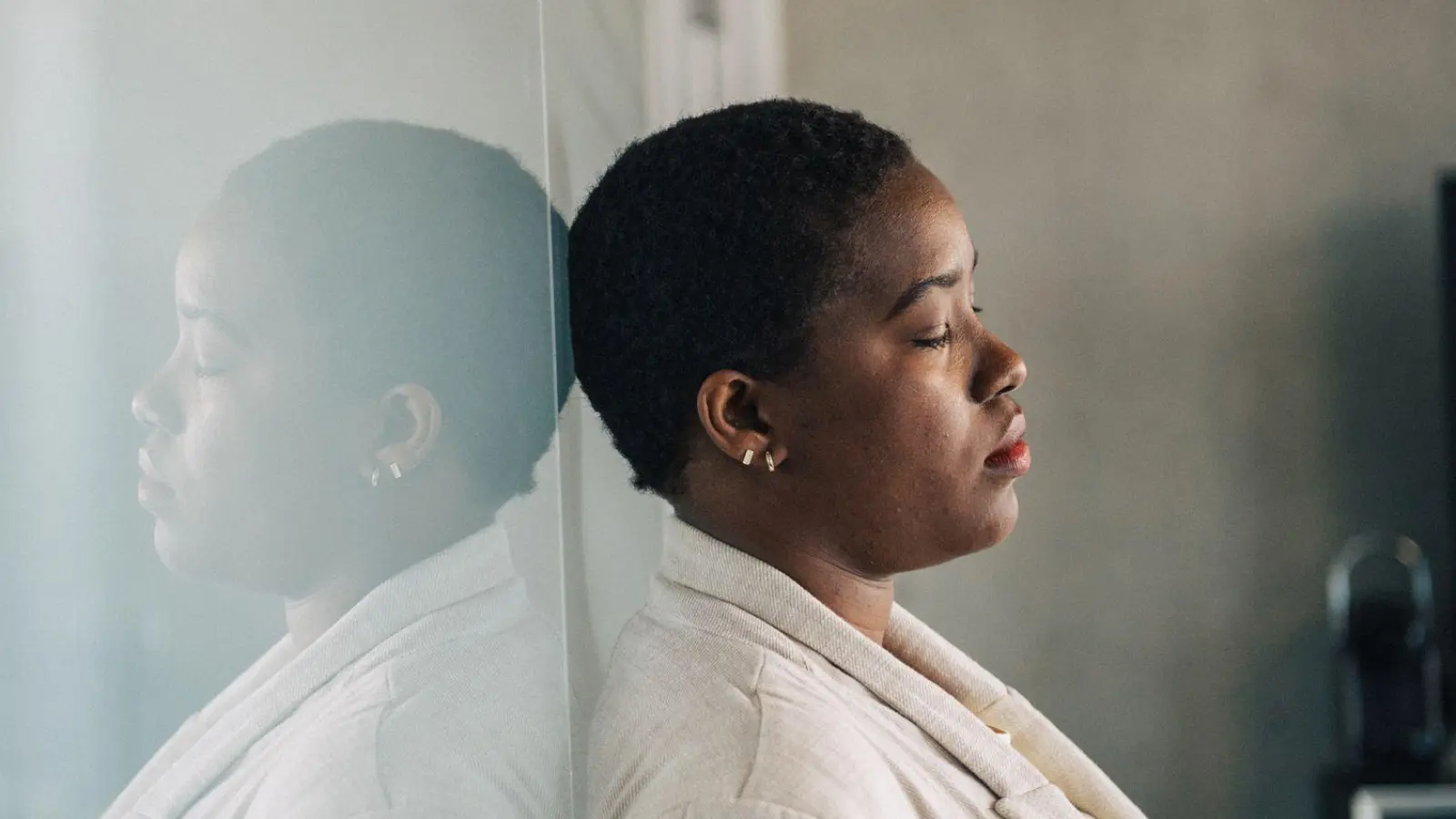 Viele Frauen erleben, dass ihre Beschwerden in der Arztpraxis nicht ernst genommen werden: Ihre Symptome werden häufig vorschnell als psychosomatisch eingestuft. (Foto: Zacharie Scheurer/dpa-tmn)