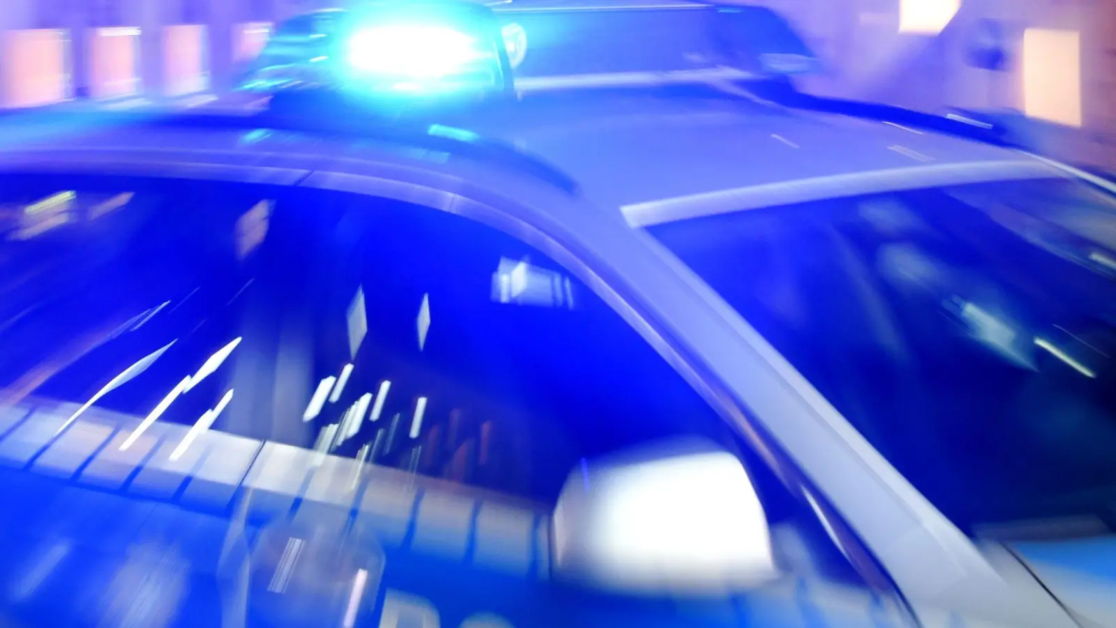 Die Polizei geht von einem Verbrechen aus (Symbolbild). (Foto: Carsten Rehder/dpa)