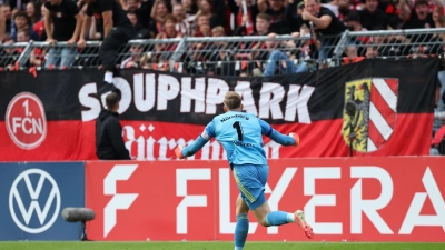 Jan Reichert ist der Matchwinner für den 1. FC Nürnberg. (Foto: Fabian Strauch/dpa)