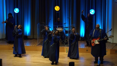 Hinterließ einen starken Eindruck: die Show „The Best of Black Gospel – Joy To The World“ beim Gastspiel in Ansbach. (Foto: Christina Özbek)