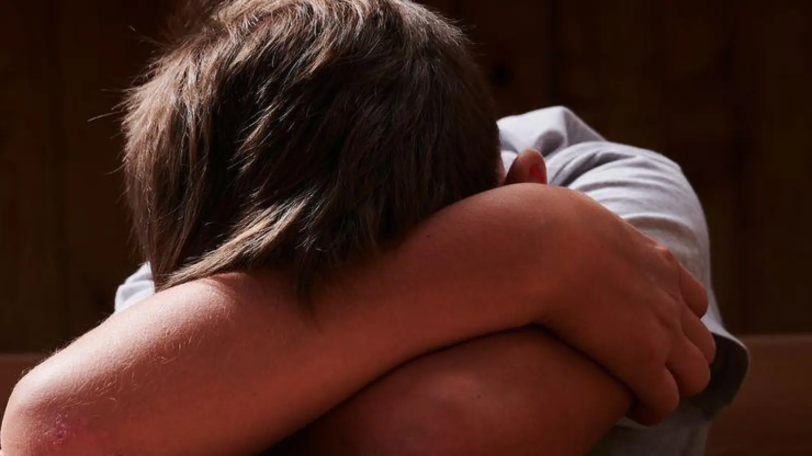 Gut ein Drittel (36,9 Prozent) der Befragten stimmte in einer Umfrage aus diesem Jahr der Aussage „Ein Klaps auf den Hintern hat noch keinem Kind geschadet“ zu. (Symbolbild)  (Foto: Annette Riedl/dpa)