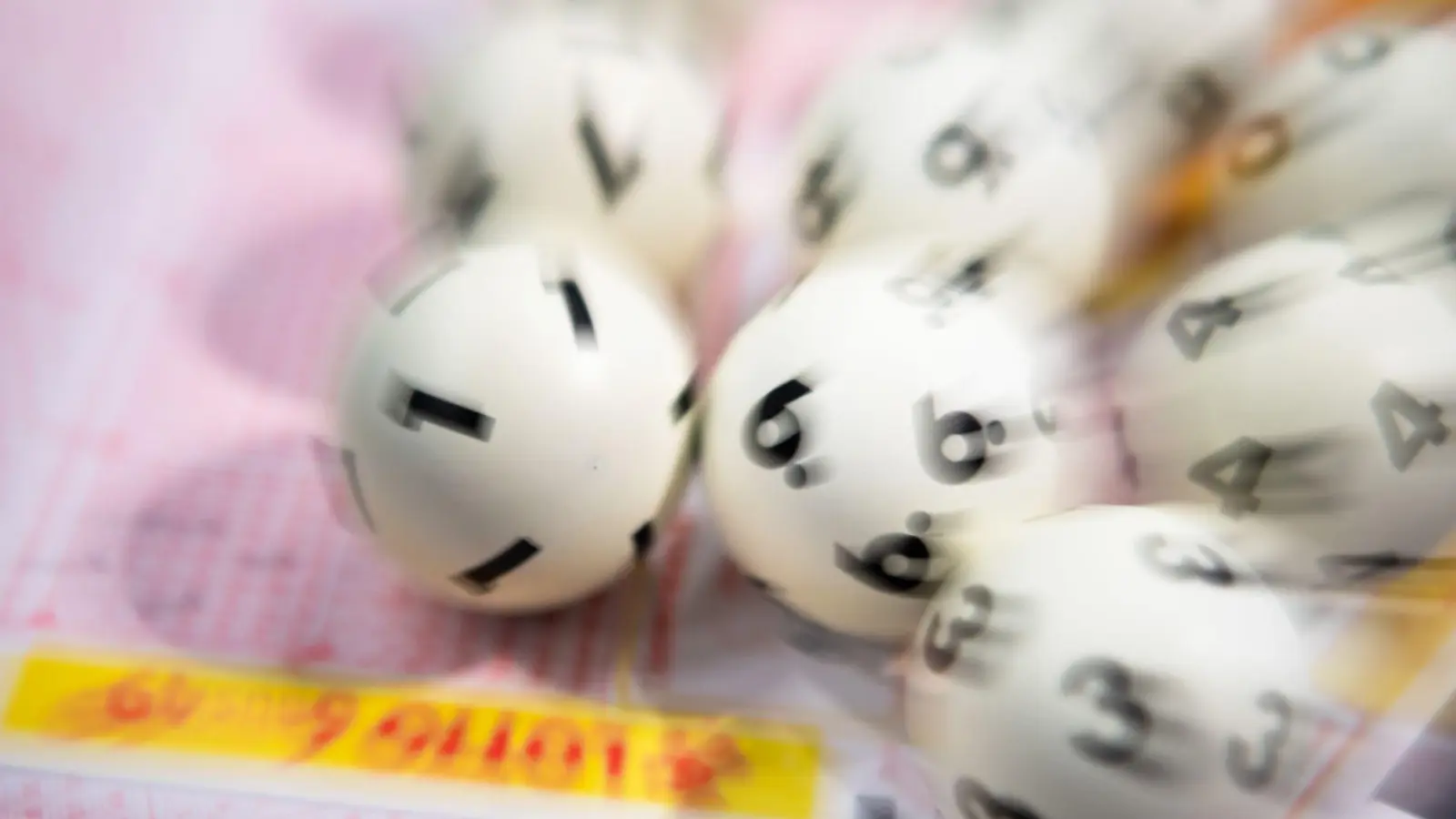 Auch anonyme Großgewinne finden im Normalfall den Weg zu ihren Besitzern. (Symbolbild) (Foto: Tom Weller/dpa)