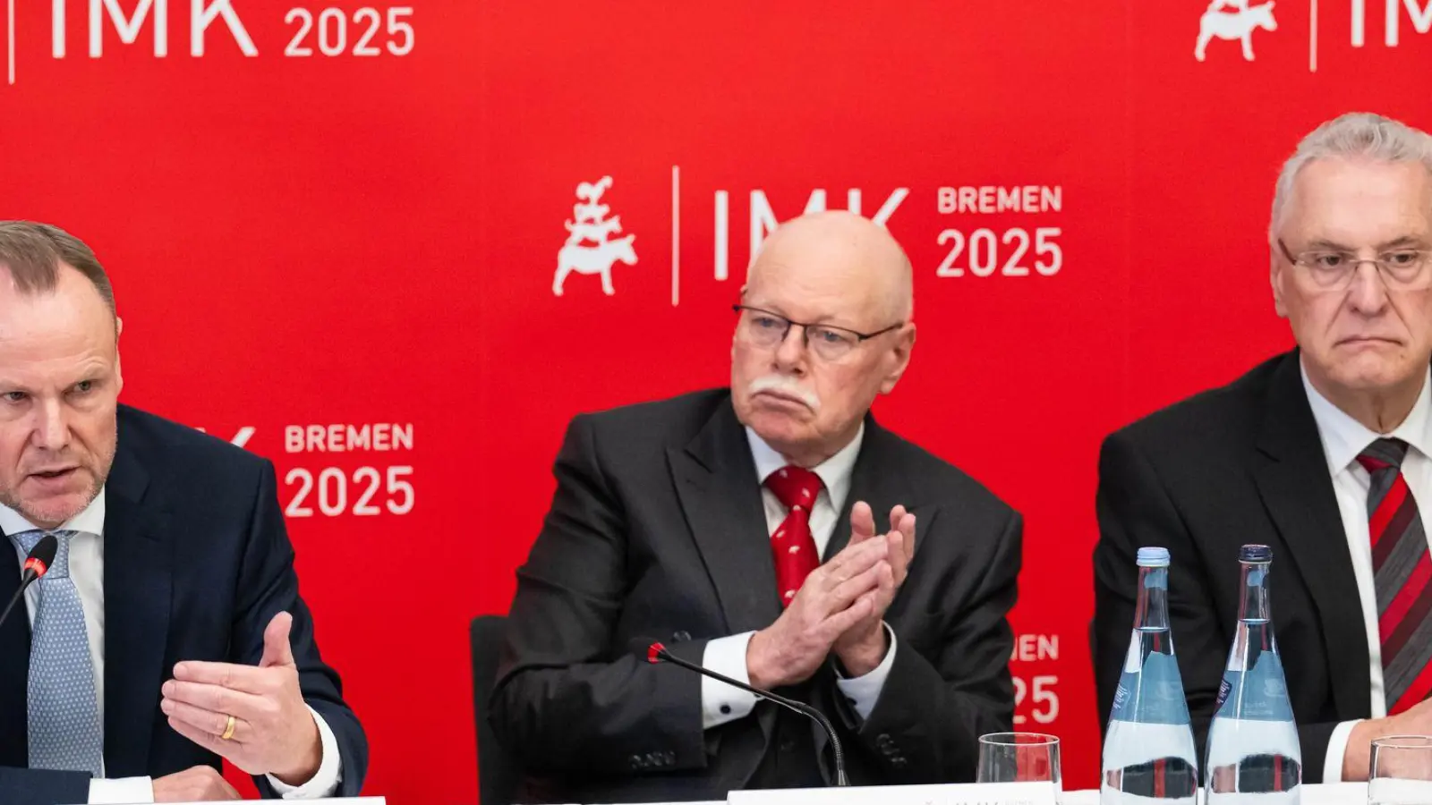 Für den Gastgeber, Bremens langjährigen Innensenator Ulrich Mäurer (SPD), war es die letzte Innenministerkonferenz. (Foto: Sina Schuldt/dpa)