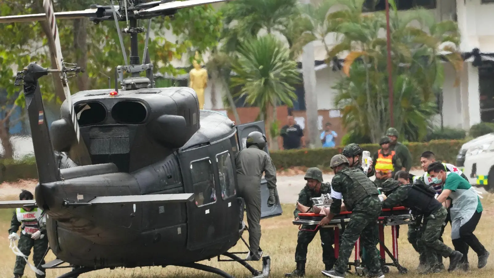  In der Nacht auf Sonntag meldeten beide Seiten Angriffe entlang der Front. (Foto: Sakchai Lalit/AP/dpa)
