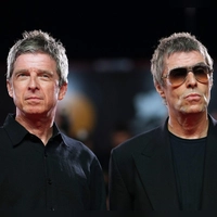 Oasis-Fans in Deutschland können den Brüdern Liam und Noel Gallagher bald wieder zujubeln. (Archivbild) (Foto: Scott A Garfitt/Invision/AP/dpa)