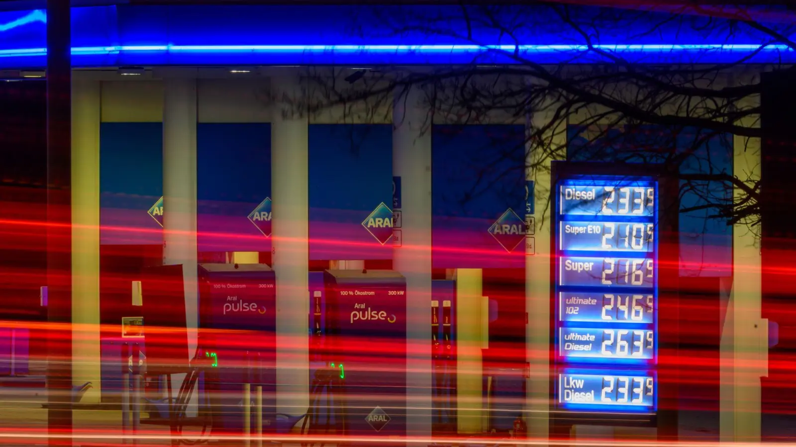 Gibt es um 12 Uhr einen Preissprung? (Foto: Hendrik Schmidt/dpa)