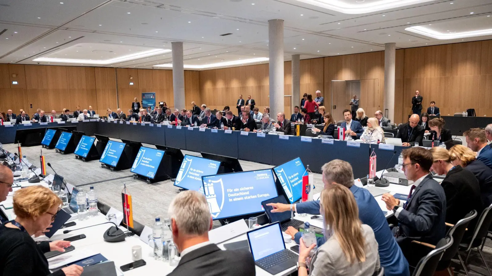 Innenministerkonferenz im Juni. Künftig reichen 13 Stimmen. (Foto: Daniel Bockwoldt/dpa)