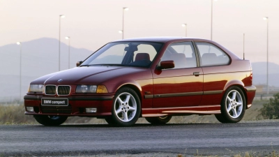 Hinterradantrieb und sportliches Fahrwerk: Der BMW 3er Compact ist ein interessanter Oldtimer. (Foto: BMW Group/dpa-tmn)
