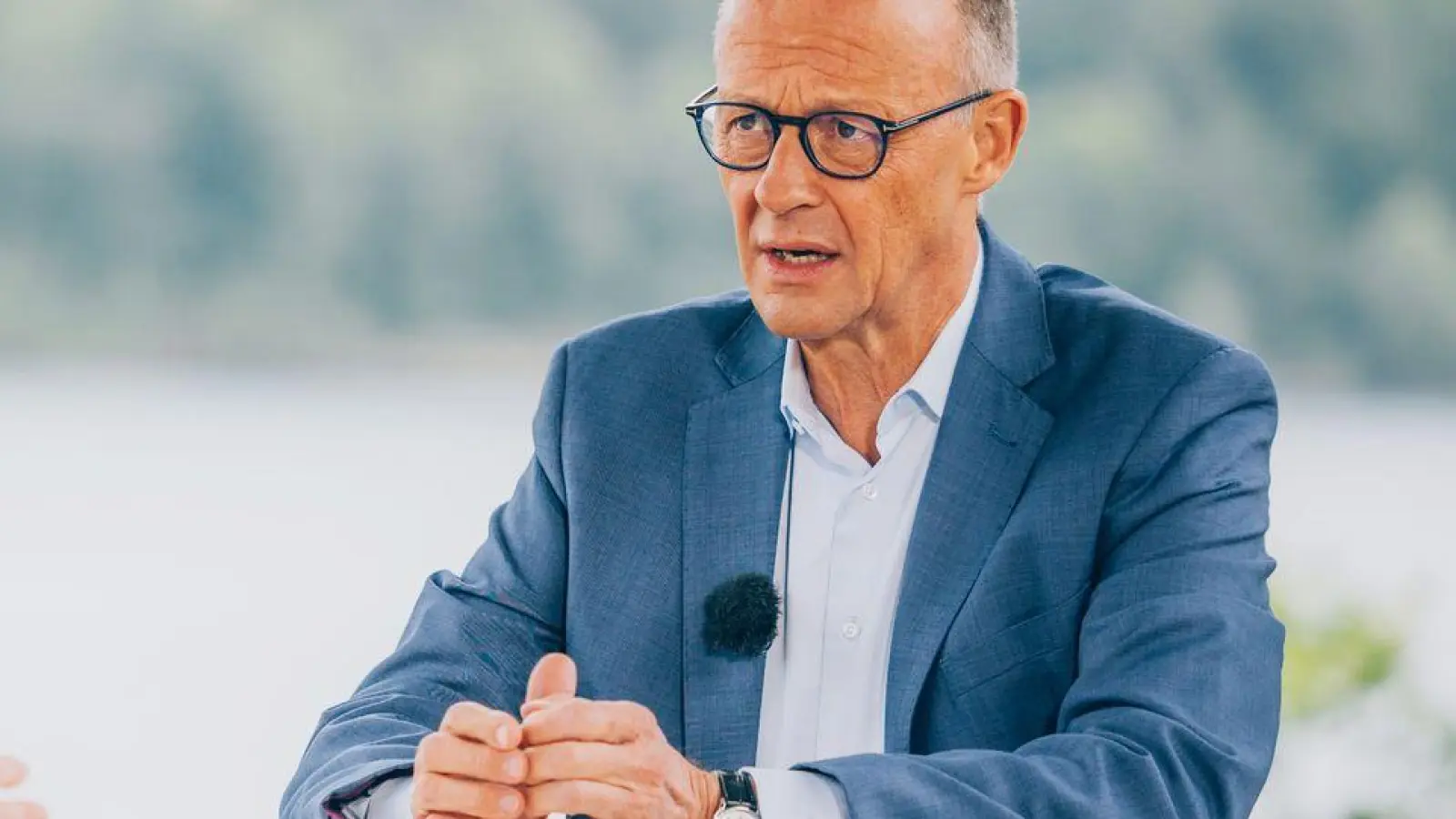 Im ZDF-„Sommerinterview“ wirkte der Kanzler recht entspannt. (Foto: Dominik Asbach/ZdF/dpa)