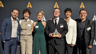 Vincent Maurer (ganz rechts) und sein Team, bestehend aus Elias Weber, Rebecca Liebelt, Lilli-Luisa Heckmann, Tobias Eckerlin und Jiro Magracia (von links), bei der Preisverleihung des Studierenden-Oscars in New York. (Foto: privat)