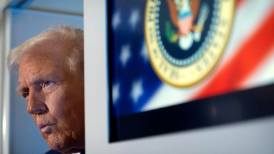 Eine dritte Amtszeit im Weißen Haus? Nun sagt sogar US-Präsident Donald Trump, dass das aufgrund der Rechtslage nicht möglich sei.  (Foto: Mark Schiefelbein/AP/dpa)