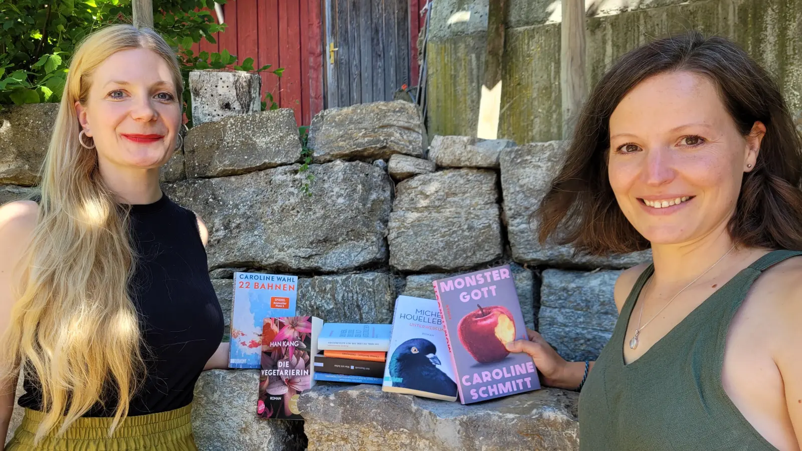 Johanna Heidrich (links) und Daniela Menke haben in Bad Windsheim einen Buch-Club gegründet. (Foto: Nina Daebel)